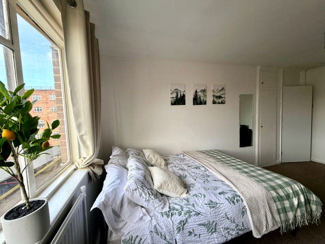 Commercial Road E1 large Double room  Main Photo