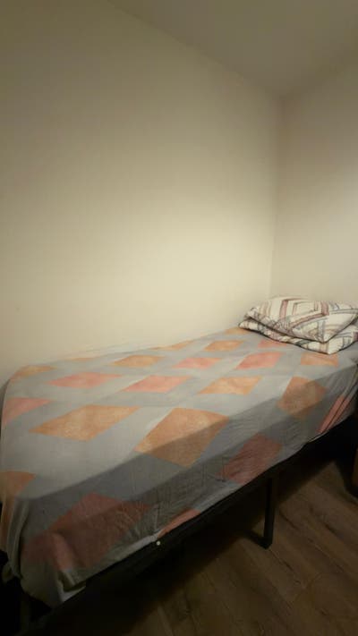 Single room available Main Photo