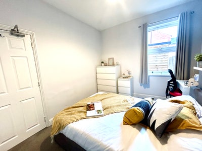 A Commuters Dream Home 💭 10Min 👣 to 🚉
 Main Photo