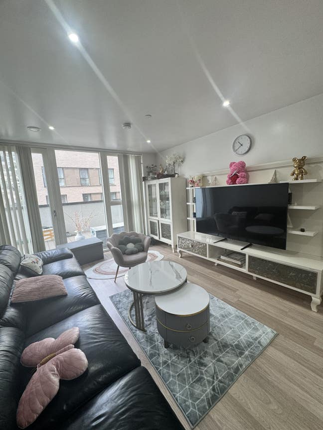 Room for rent in o2 Greenwich Main Photo