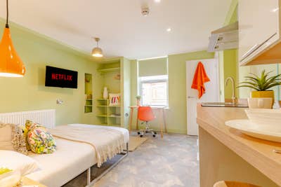 Modern Studio Derby Near to Hospital and City Main Photo