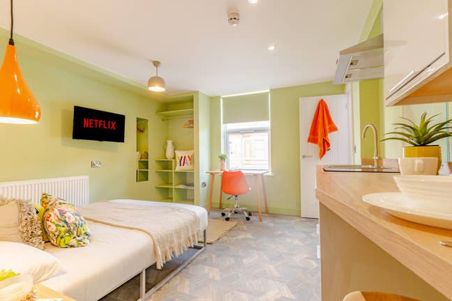 Modern Studio Derby Near to Hospital and City Main Photo