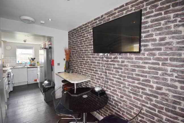 East Croydon Stn *Luxury Room *All Bills Inc* Main Photo