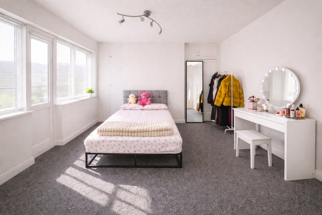 Bright Double Room in Hendon NW4 1BX - Available Main Photo