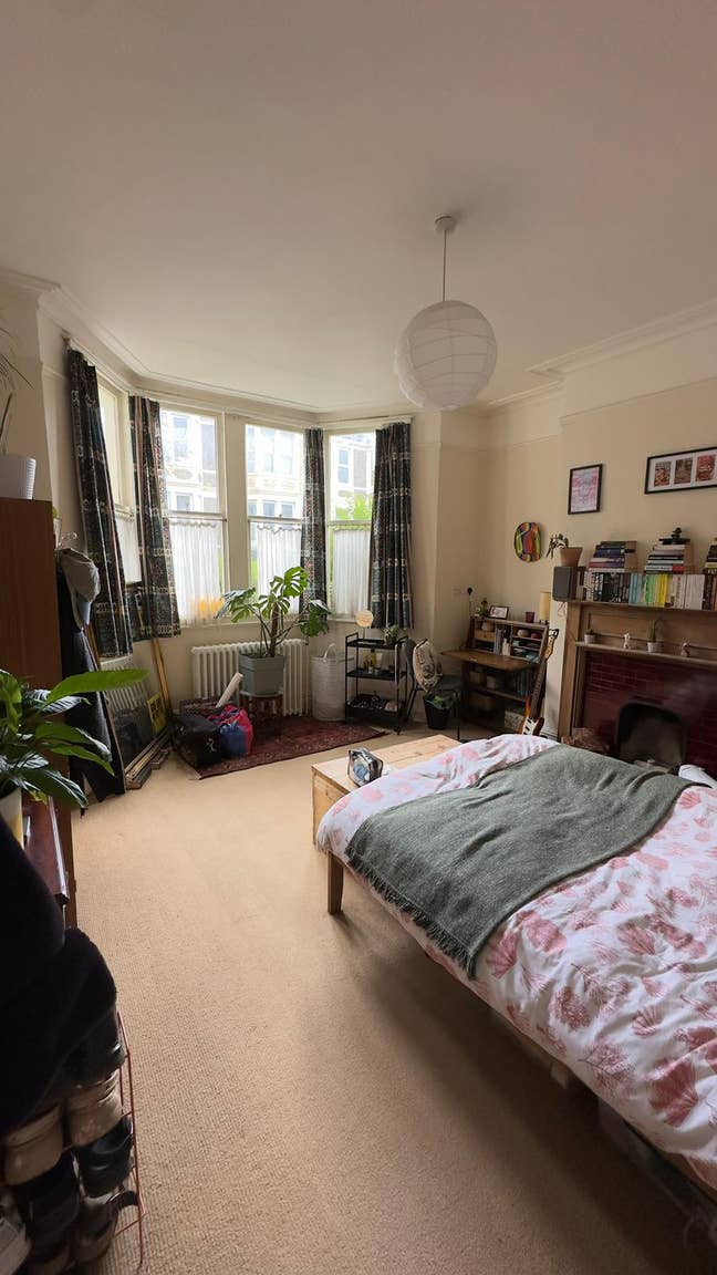 Two bright, spacious doubles in queer house! Main Photo