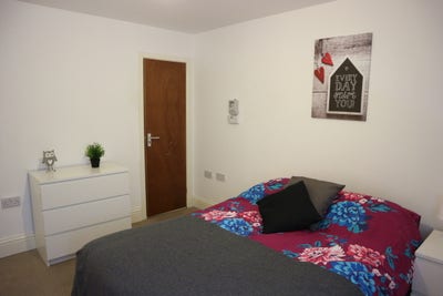 Luxury En-suite Studios Willenhall Main Photo