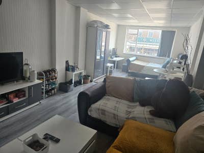 Large double room above office  private entrance  Main Photo