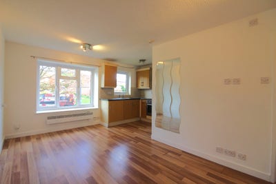 ** Stylish Self Contained Studio in Popular Oakwoo Main Photo