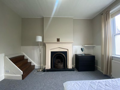 Large Room in Spacious House Share - Rusthall  Main Photo