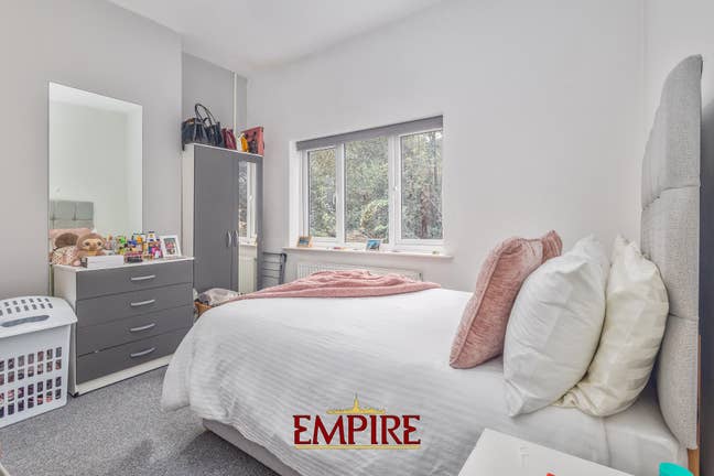 Double Ensuite Room Available on Reddicap Hill B75 Main Photo