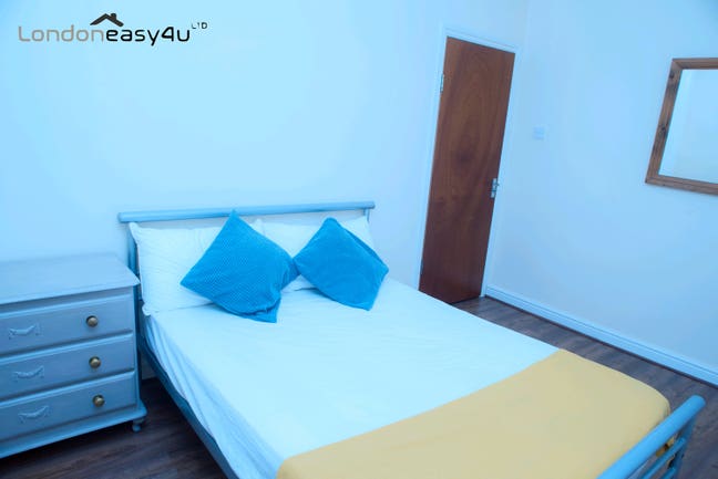 N22 Double Room &pound;750 | Turnpike Lane |15th May Main Photo