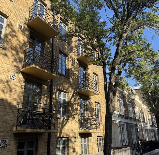 Spacious double bedroom w/ balcony in Central Ldn Main Photo