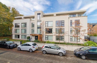 Executive Room to Rent in BT9 Main Photo