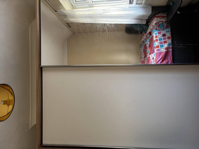 A furnished double room available in a 3 bed house Main Photo