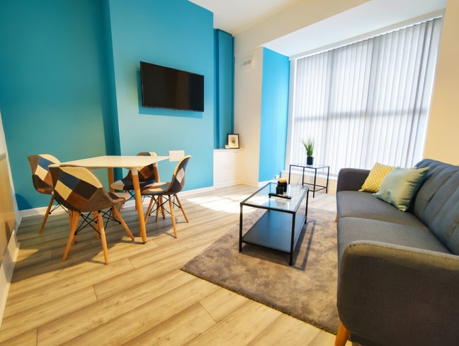 1 Double En Suite Room Available in L4! Main Photo