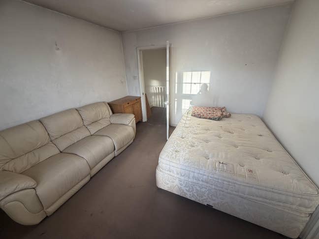 One Large Ensuit Room Available Main Photo