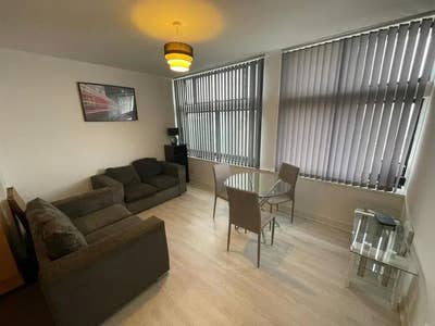 18th floor, 2 double bed flat @ &pound;1200 pcm Main Photo