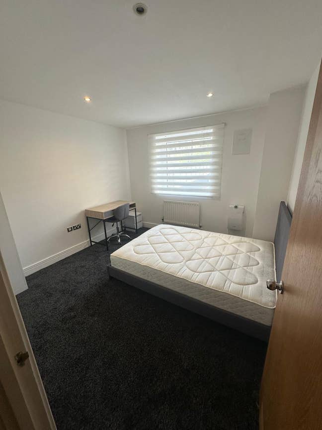 Furnished - Double Room - E16 Main Photo