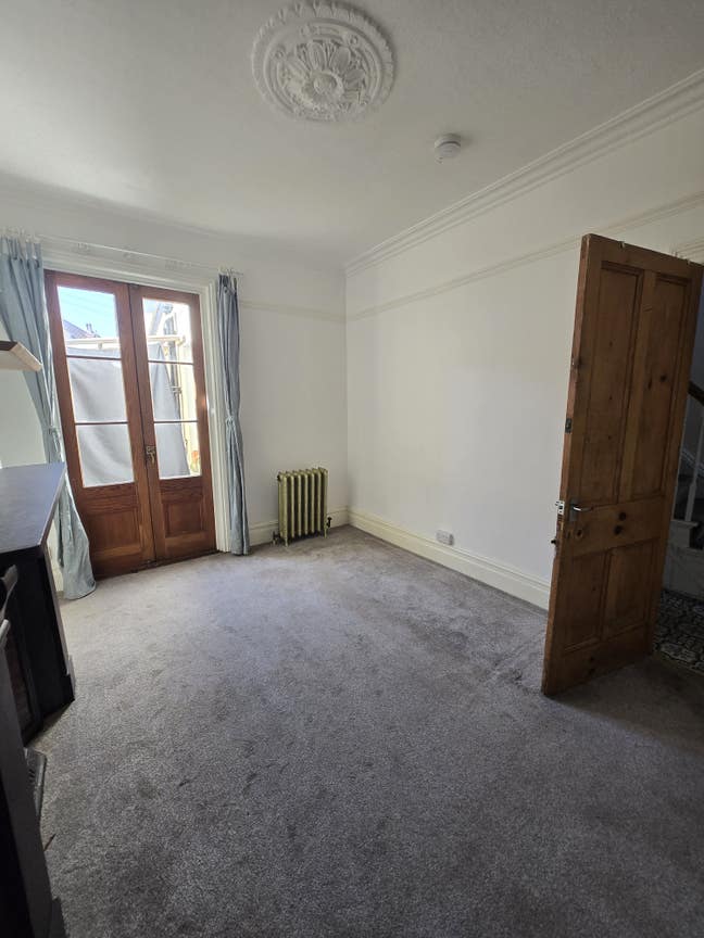 Gloucester Rd - large double room in shared HMO Main Photo