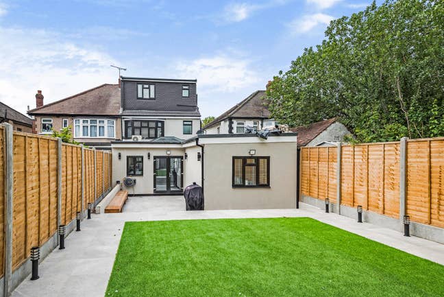 Fantastic 5 Bedroom House in Ilford Main Photo