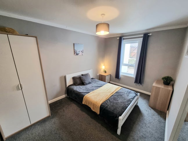 Ensuite Double Room Walking Distance to Telford Main Photo