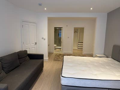 6 Ensuite Rooms 10 Mins from Bakerloo Line Main Photo