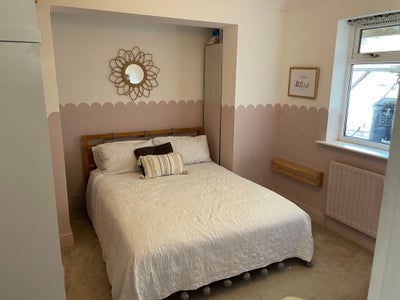 Spacious Room - close to Gravity, J23 & Street Main Photo