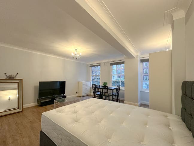 Extra Large Double  Bedroom Ready Now ! Main Photo