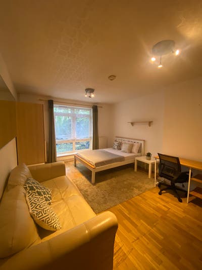 ✨ Cozy Double Room in Amazing Location 🏡 Main Photo