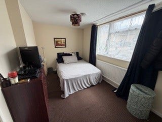 Spacious Double Room - All Bills Included in Rent Main Photo