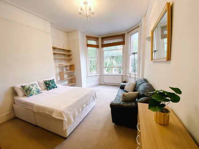 🏠 Lovely 3 Bedroom-Flat  Main Photo