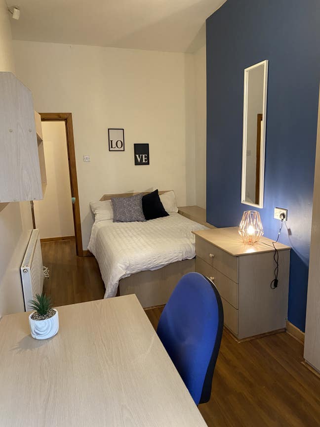 20% off May Rent Central Headingley Double Room! Main Photo