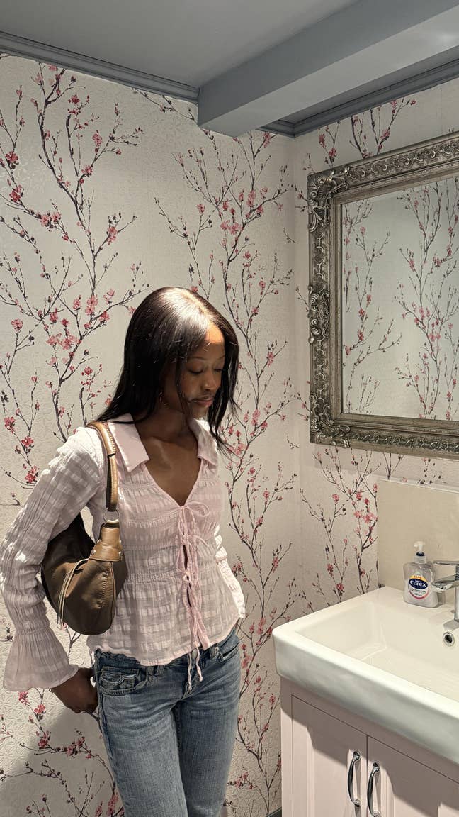 Student Female seeks a double room Main Photo