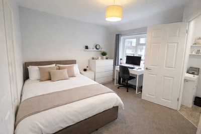 &pound;850pcm Ensuite double all bills included Main Photo