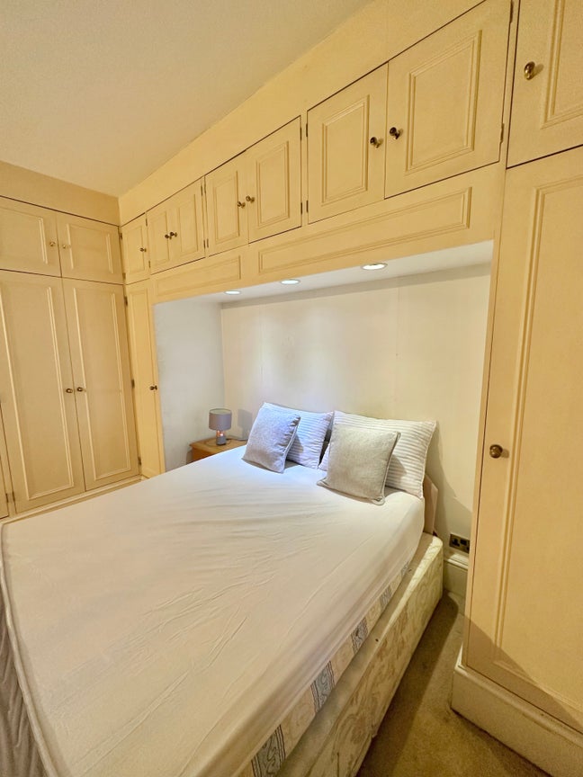 🛏️ Lovely Room in Luxury Building!  Main Photo