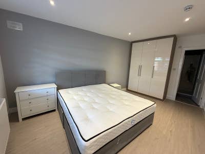 6-Ensuite Rooms in Luxury Villa – North Wembley Main Photo