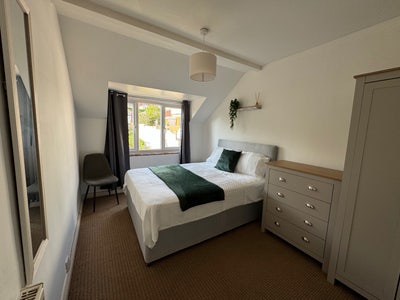 Double room near town centre- All bills - Parking Main Photo