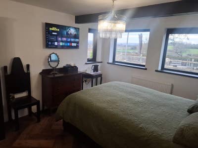 Large King Size En-suite Bedroom   Main Photo