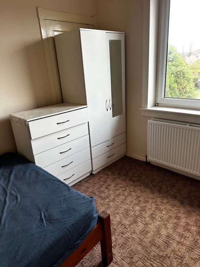 One big double room available in central Edinburgh Main Photo