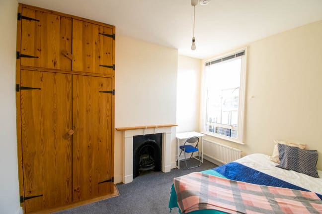 5 Mins from Willesden Green Station – Bills Incl Main Photo