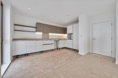 Luxury New-Build 1-Bed Flat with Canary Wharf View Main Photo