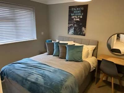 Professional house share - tenancy takeover Main Photo