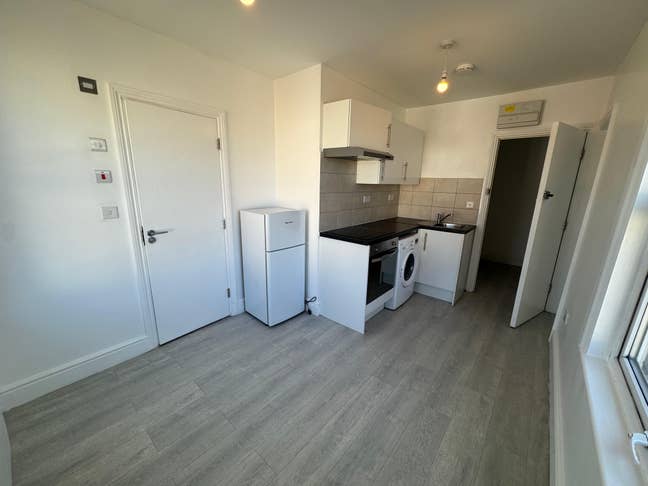Stunning One Bed Flat to Rent in CM1 Main Photo
