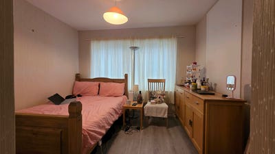 Looking for a female to take over my lovely room Main Photo