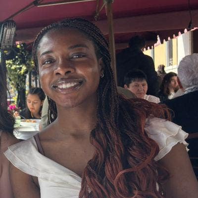 20 year old female looking for female only house Main Photo