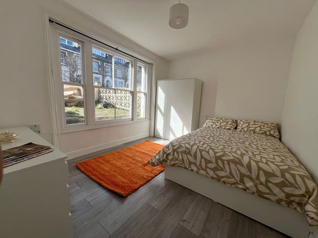 Lovely Rooms in 5-Bed-10 min Shepherds bush market Main Photo