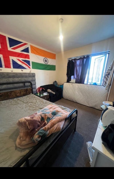 Double Rooms to Rent in RM8 – Family Home Main Photo