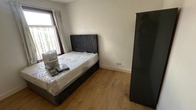 Rooms with new furniture, less people in Ilford  Main Photo