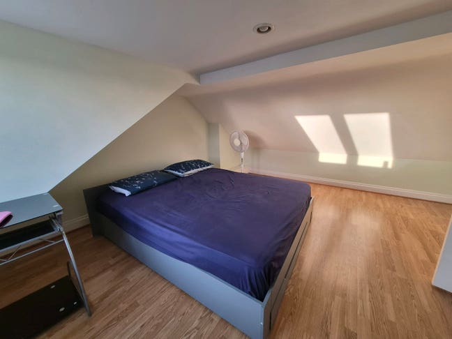 Bright Loft Ensuite | Shared House | Parking  Main Photo
