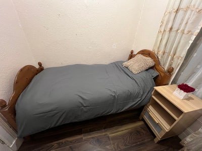 Single room available for rent  Main Photo